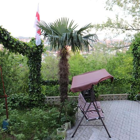 Picnic Hostel Kutaisi Bagian luar foto