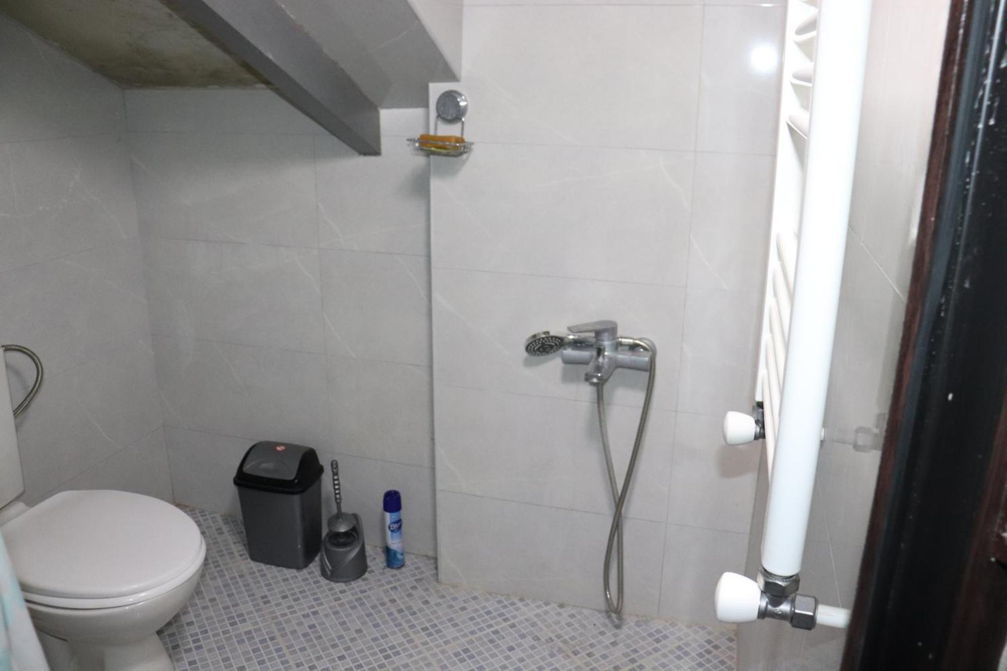Picnic Hostel Kutaisi Bagian luar foto