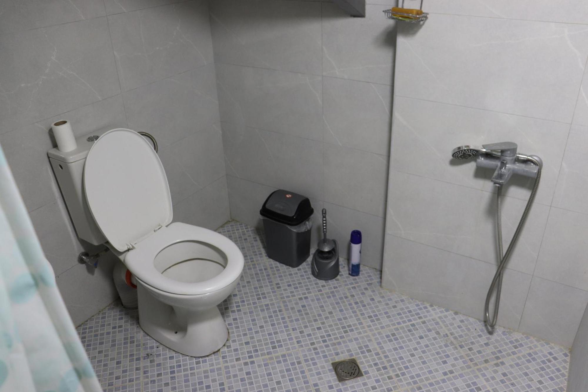 Picnic Hostel Kutaisi Bagian luar foto