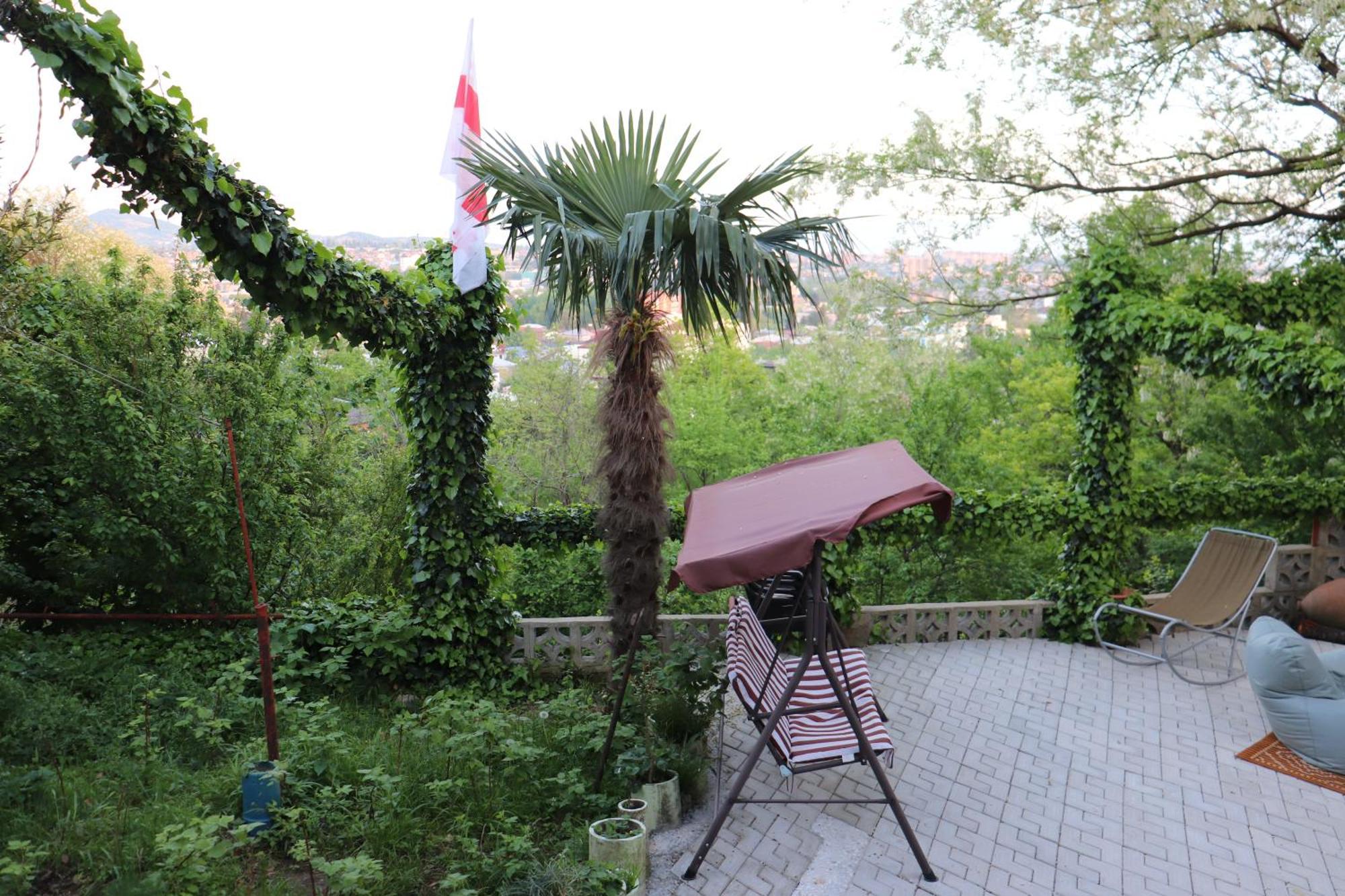 Picnic Hostel Kutaisi Bagian luar foto