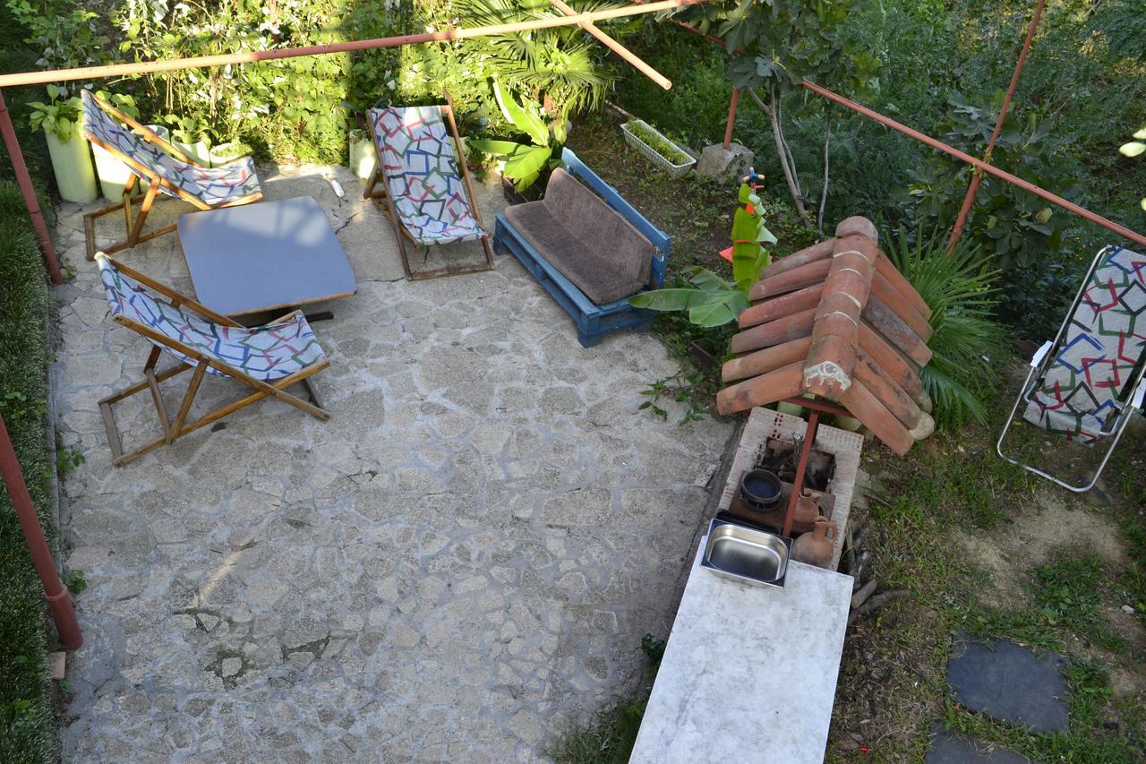 Picnic Hostel Kutaisi Bagian luar foto