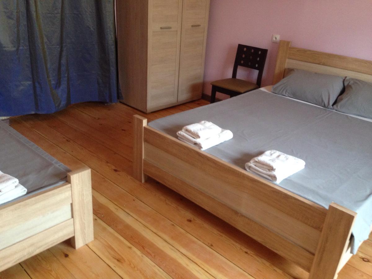 Picnic Hostel Kutaisi Bagian luar foto