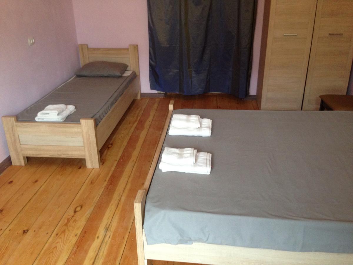Picnic Hostel Kutaisi Bagian luar foto